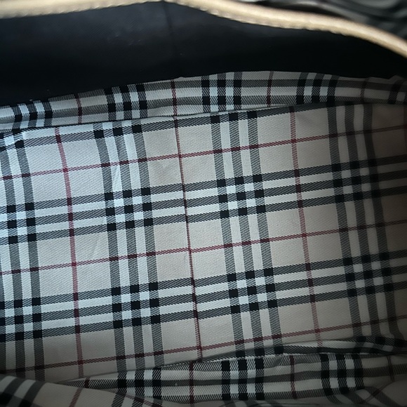 BURBERRY Leather Handbag with 2 side pockets EUC Silver hardware - Picture 15 of 15